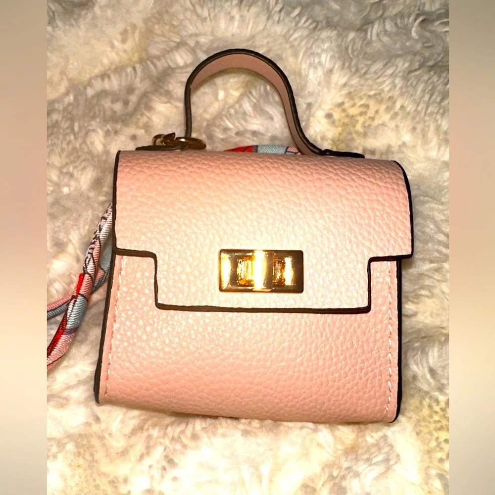 MICRO 4”PINK TINY TWILLY LEATHER HANDBAG - KEY / BAG CHAIN. GOLD LOCK CLOSURE. - Picture 3 of 4